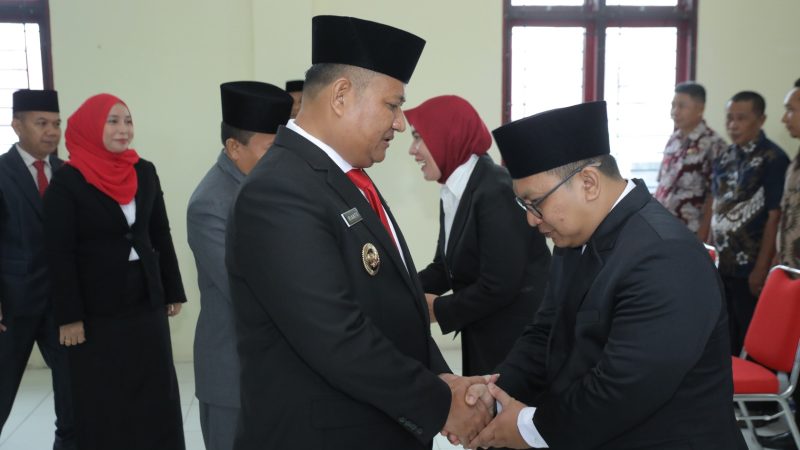 Wakil Bupati Lantik 2 Pejabat di Disdukcapil Kabupaten Asahan