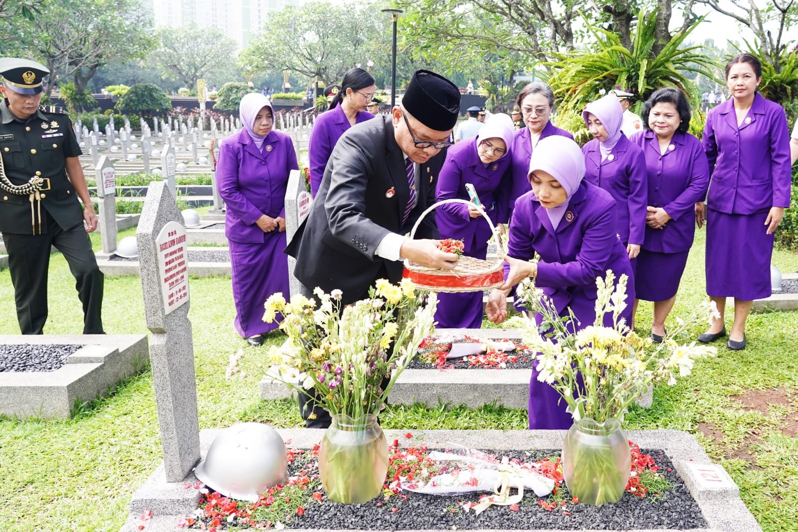 Gubernur Lemhannas RI Pimpin Ziarah ke TMP Kalibata Jaksel