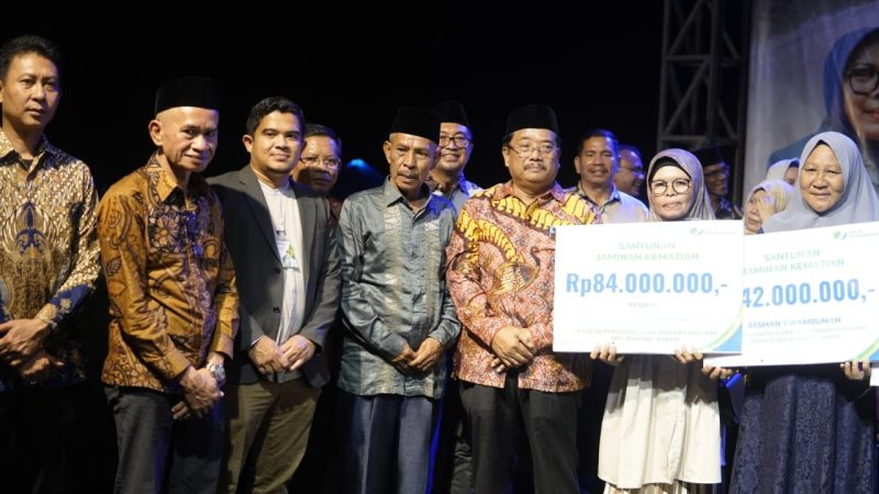 HUT Ke-26 Aceh Singkil, BPJS Ketenagakerjaan Aceh Selatan Tapak Tuan Serahkan Klaim Kematian Kepada ahli Waris