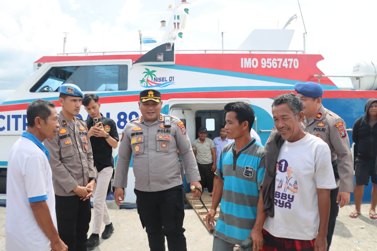 Dua Nelayan Nias Selatan yang Hilang di Laut Akhirnya Ditemukan Selamat, Kapolres Hadir Memimpin Langsung Penjemputan