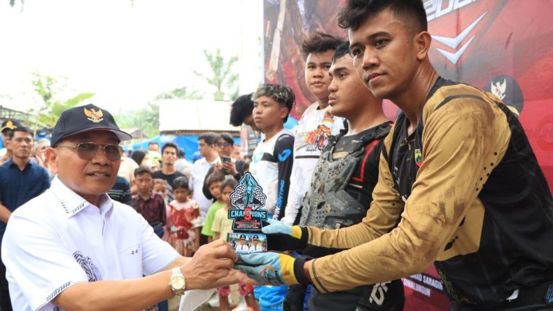 Lepas Peserta Motocross Grasstrak Tanjung Pasir 2025, Bupati Simalungun: “Ini Ajang Sportif Anak Muda”