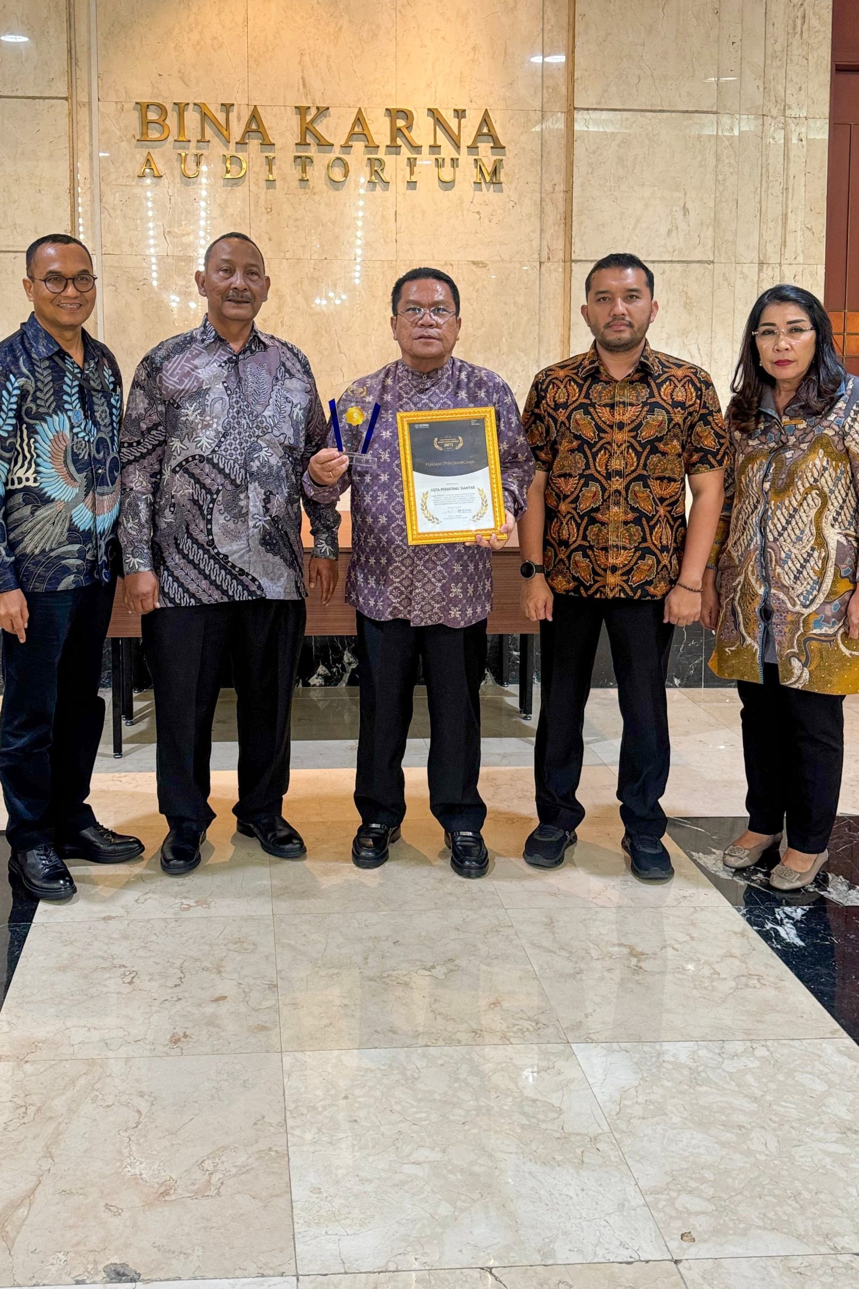 Wali Kota Pematangsiantar Terima Penghargaan dari SETARA Institute dalam Acara Peluncuran Indeks Kota Toleran (IKT) 2024