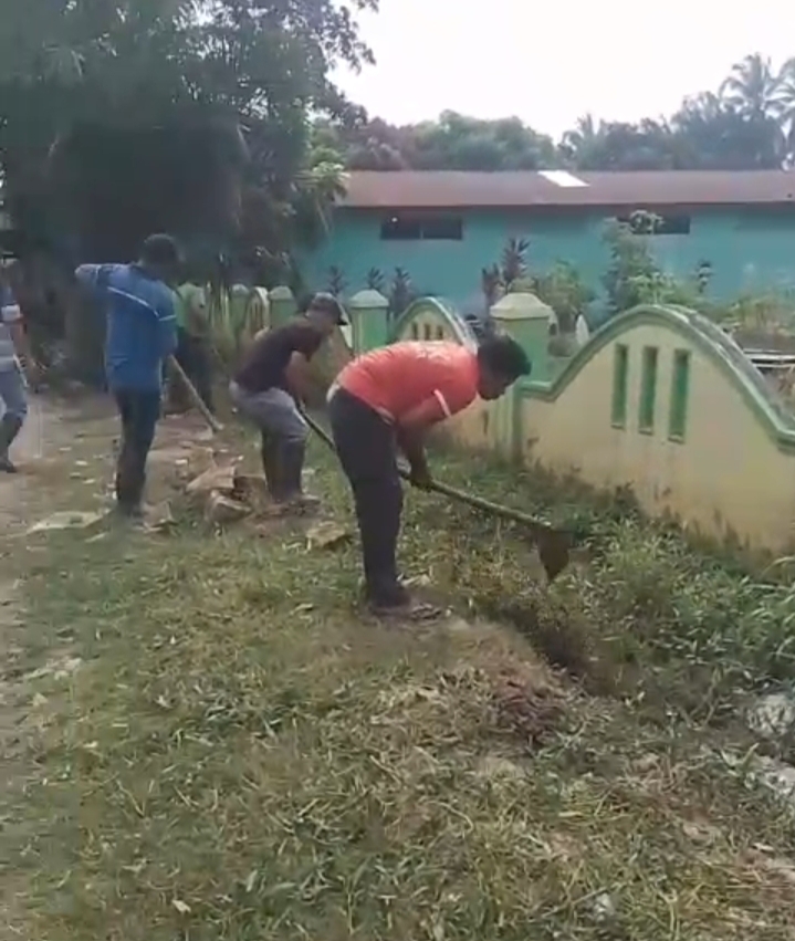 Pemdes Pekan Tanjung Beringin Terus Giat Gotong Royong
