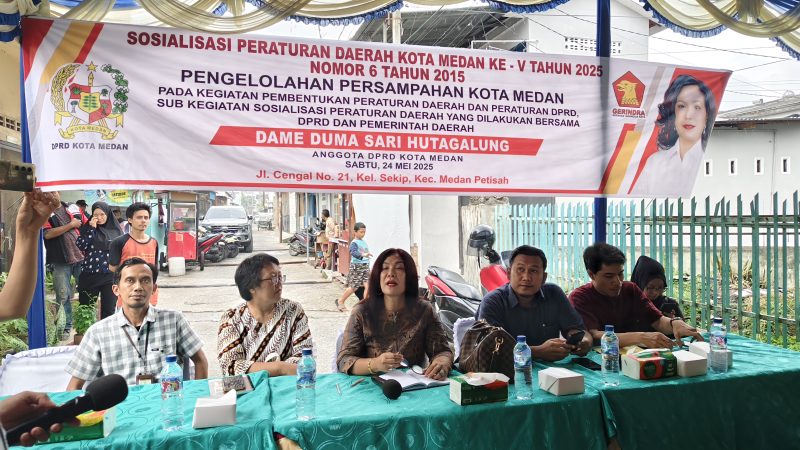 Sesi ke-2 Laksanakan Sosperda No. 6 Tahun 2015 Tentang Persampahan, Dame Duma Sari Hutagalung Minta Camat dan Lurah Beri Informasi Jadwal Pengutipan Sampah ke Warga