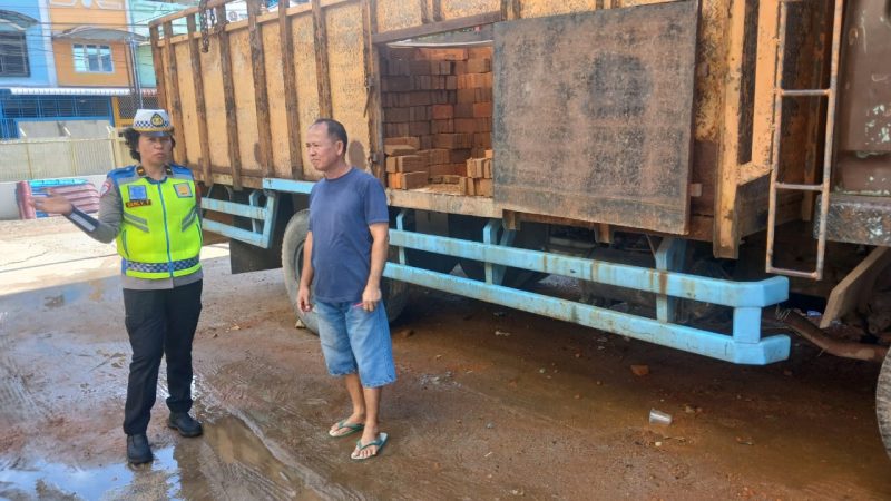 Sat Lantas Polres Pematangsiantar Galakkan Edukasi Angkutan Barang Tidak Over Load dan Over Dimensi kepada Pengusaha