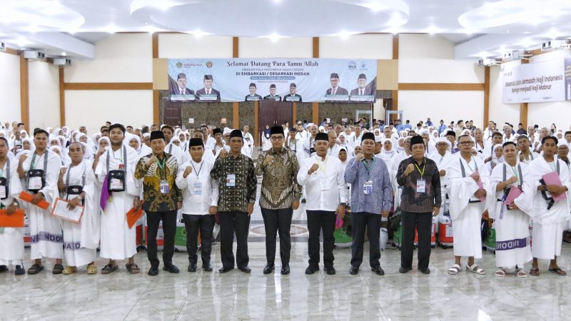 Lepas 239 Jemaah Calon Haji Asal Medan, Rico Waas: Jaga Kesehatan dan Fokus Jalankan Ibadah