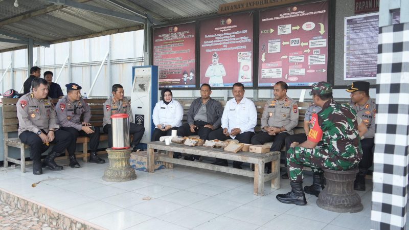 Tiba di Nabire, DIRJENPAS Langsung Sambangi Petugas Lapas yang Terluka