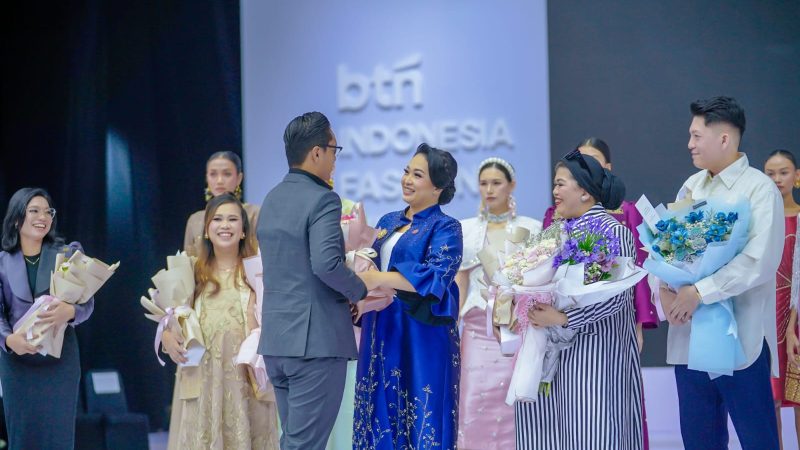 Bersama Desainer Medan, Rico Waas dan Ketua TP PKK Hadiri IFW 2025