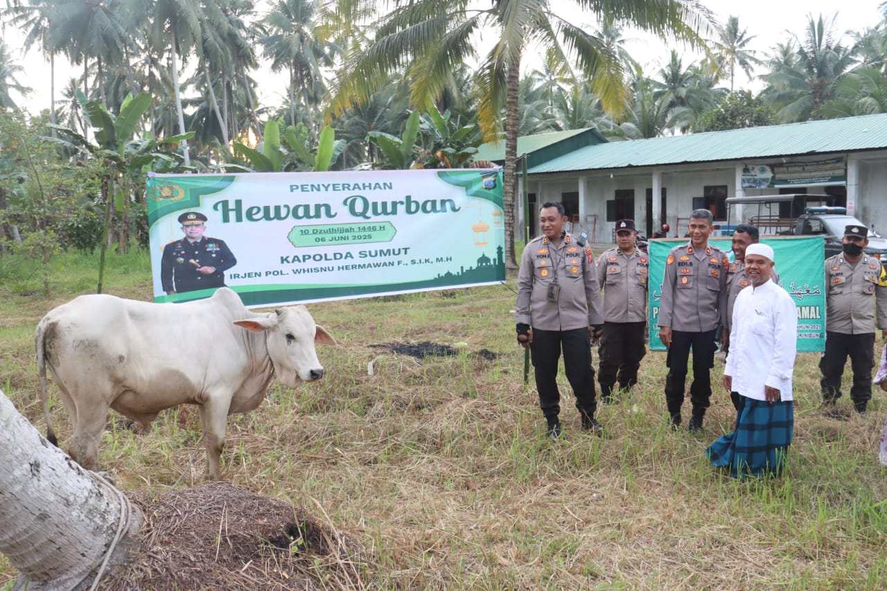 Kapolres Tanjung Balai Serahkan Hewan Qurban Kapolda Ke Pondok Pesantren Iman Ilmu Amal