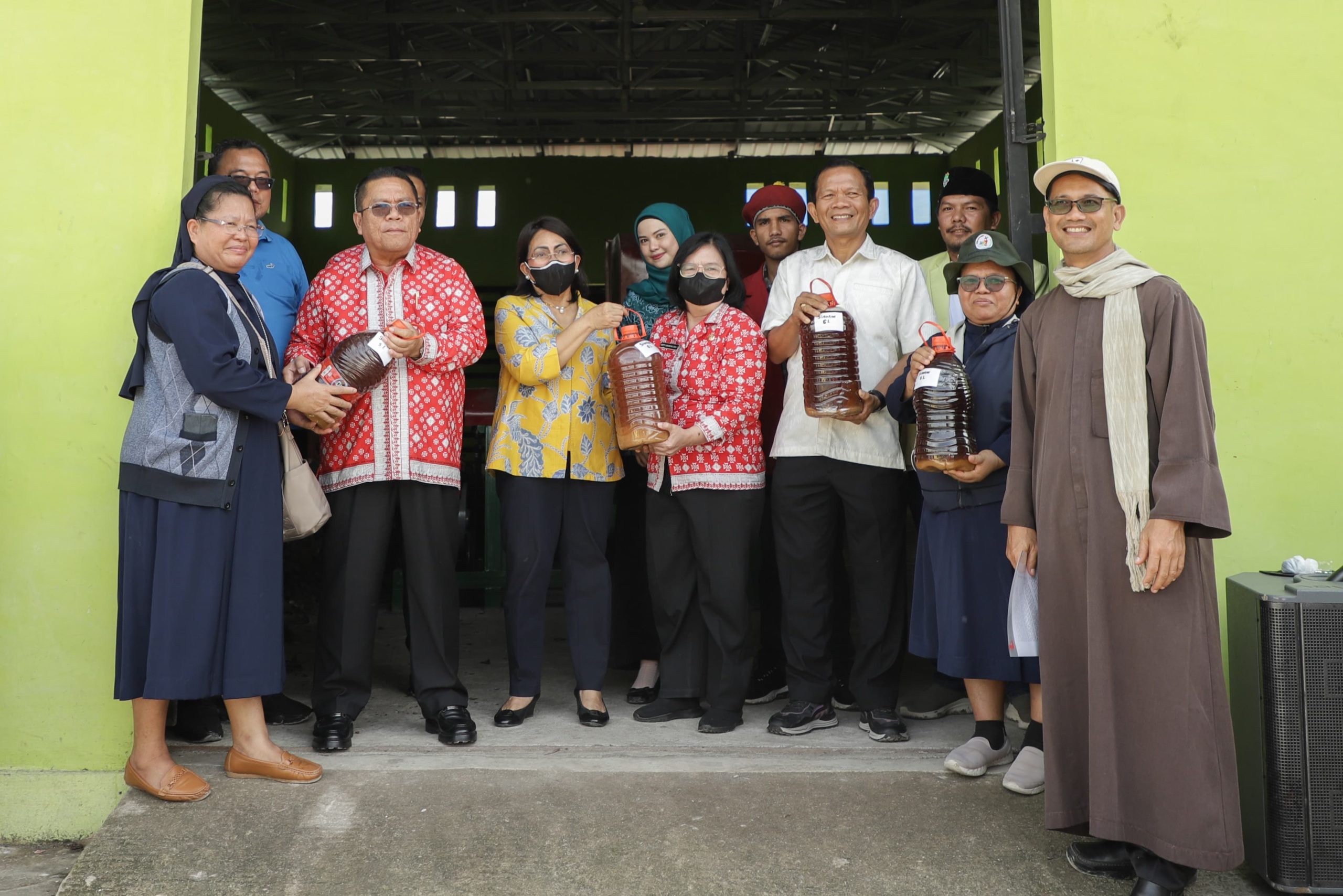 Wali Kota Pematangsiantar Hadiri Penyerahan dan Penyiraman Eco Enzyme di TPA Sampah Tanjung Pinggir