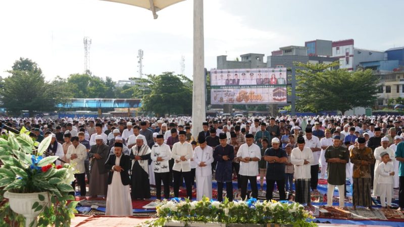Walikota dan Wakil Wali Kota Tanjungbalai Sholat Idul Adha 2025 bersama Jamaah