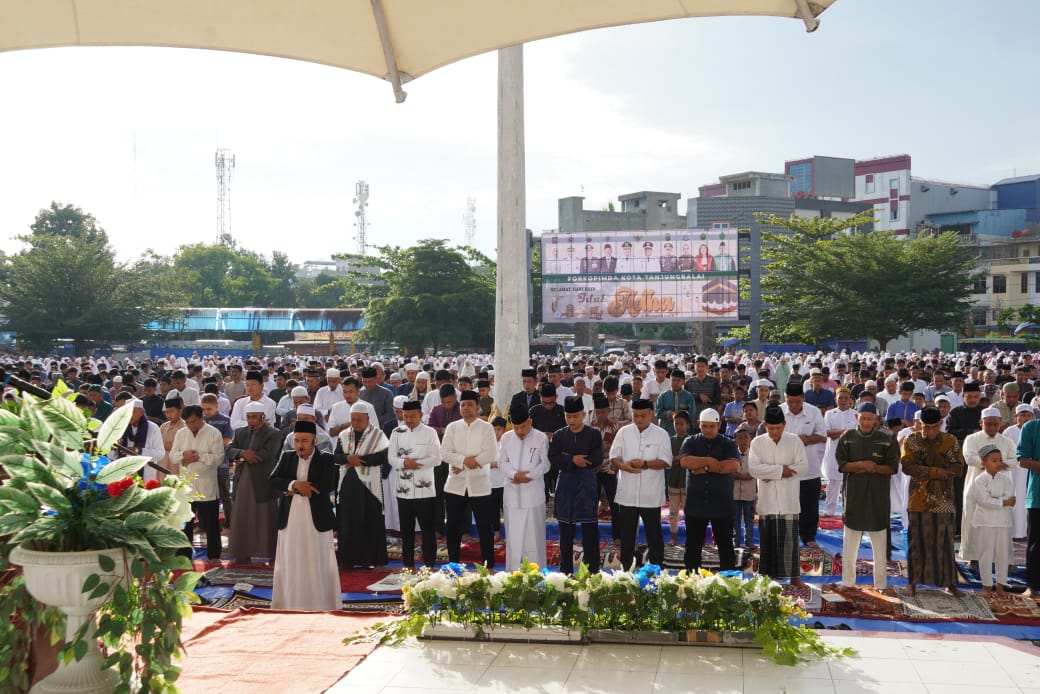 Walikota dan Wakil Wali Kota Tanjungbalai Sholat Idul Adha 2025 bersama Jamaah