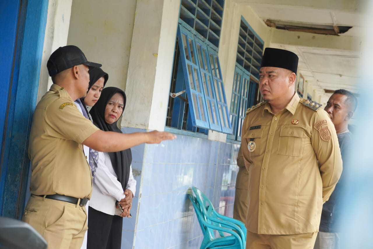 Wakil Bupati Syafrizal Kunjungi SDN 08 Pematang Rambai, Gerak Cepat Turunkan Bantuan
