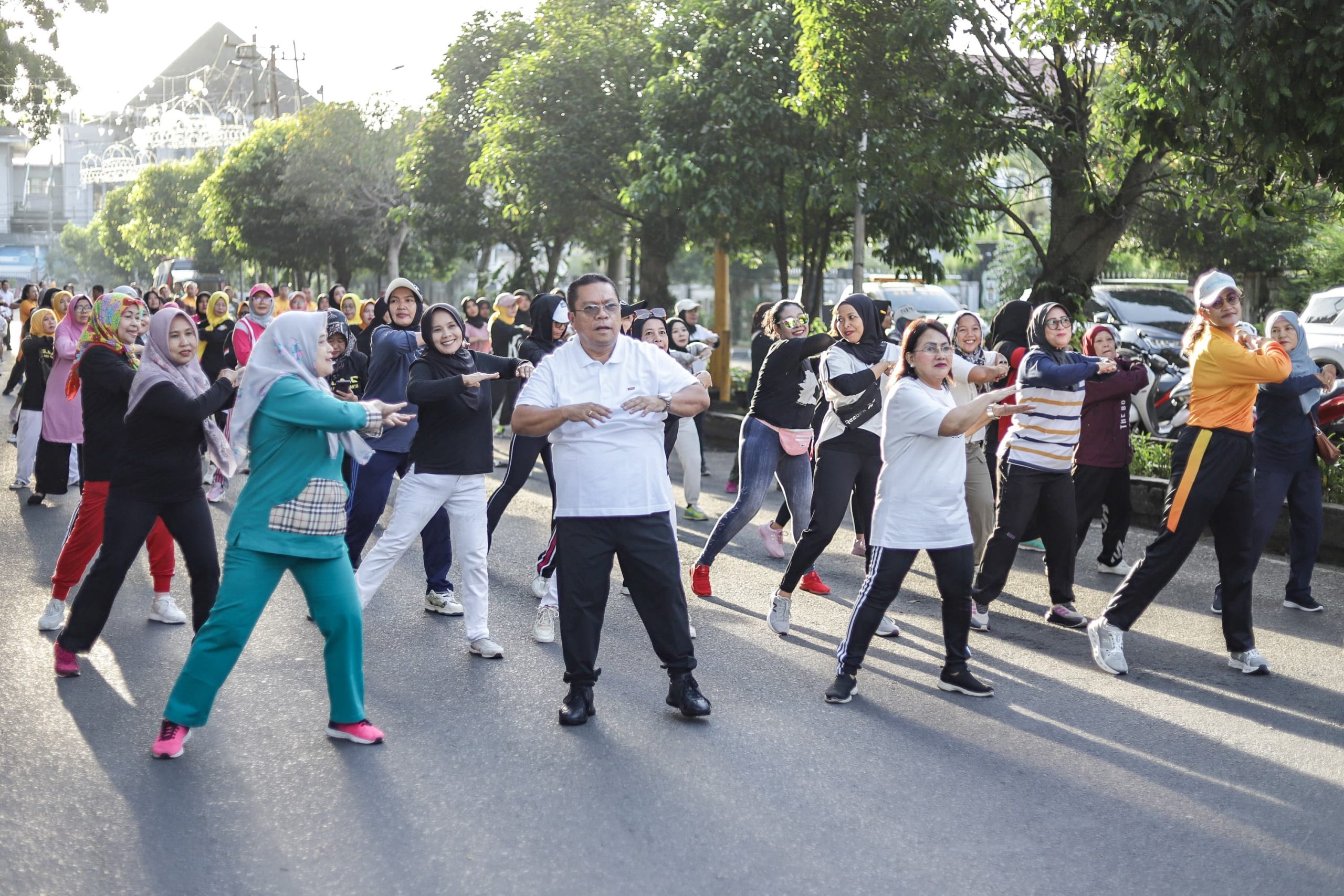 Wali Kota Pematangsiantar Bersama Ketua TP PKK Pematangsiantar Ikuti Kegiatan Car Free Day (CFD)