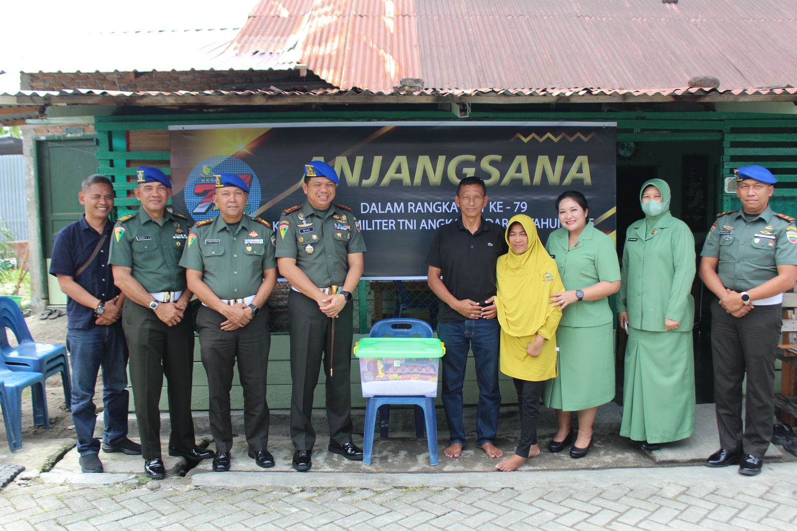 Anjangsana ke Rumah Sertu Muji Harianto, Pomad Medan Berbagi Kasih dalam Rangka HUT ke-79