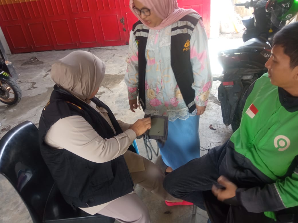 Sambut Hari Bhayangkara ke-79 Tahun 2025, Polres Langkat Gelar Pemeriksaan Kesehatan Gratis bagi Pengemudi Ojek Online dan Bentor di Stabat