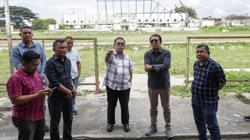 Wali Kota Wesly Silalahi Bersama Anggota DPD RI Pdt Penrad Siagian Meninjau Langsung Stadion Sang Naualuh Pematangsiantar