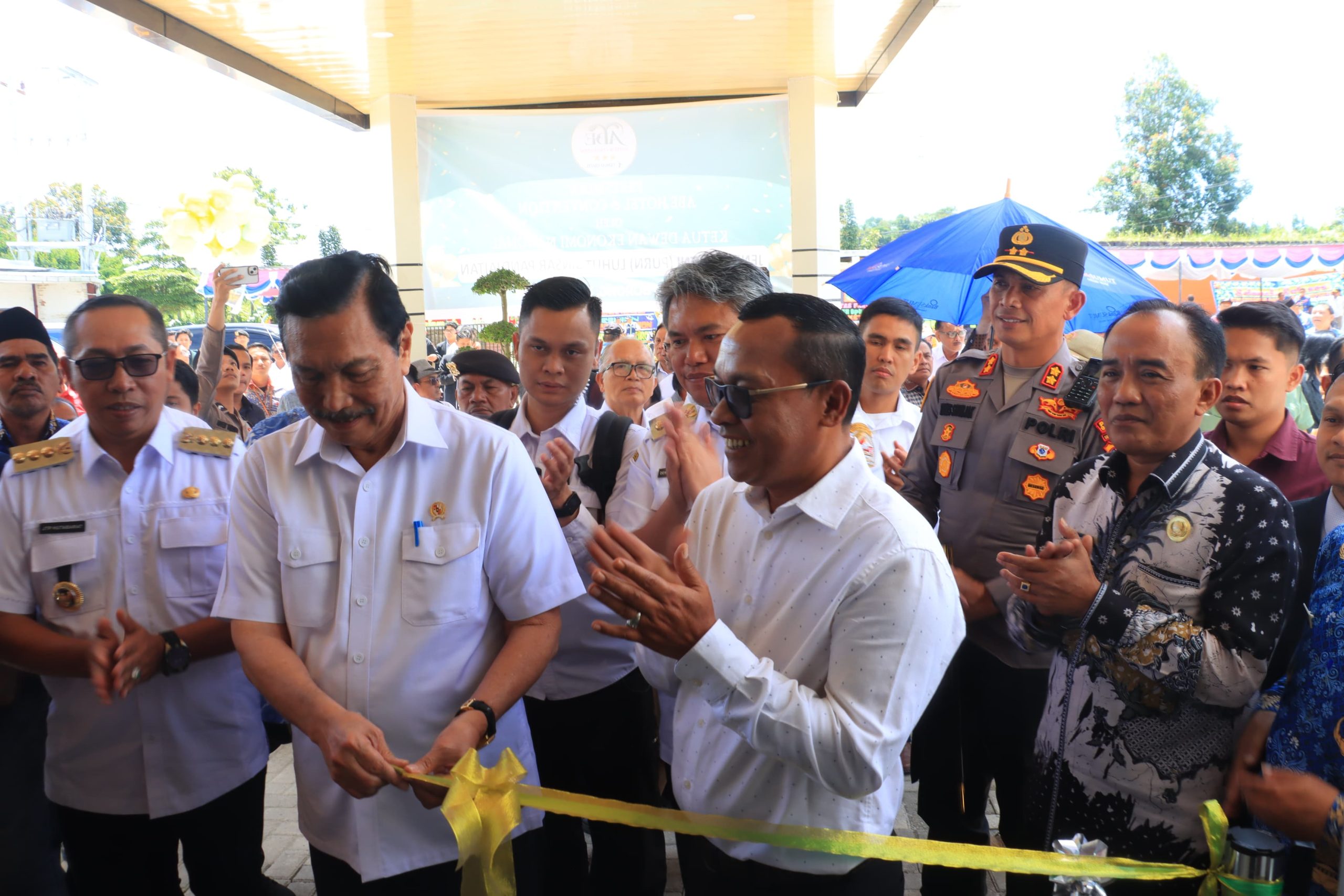 Wabup Samosir Dampingi Ketua Den Ri Resmikan Abe Hotel Dan Convention