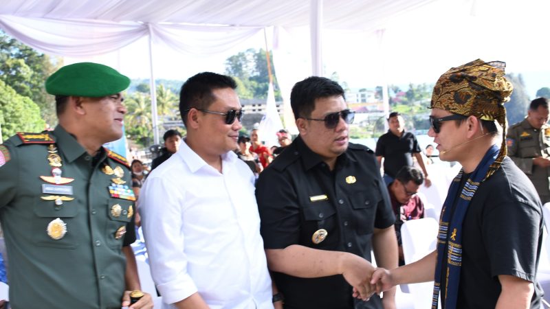 Gubernur Sumut bersama Bupati se Kawasan Danau Toba Hadiri Mangan Baggal di Pantai Bebas Parapat