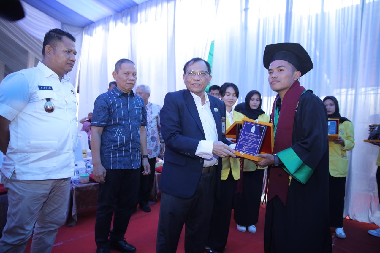 Wabup Asahan Hadiri Wisuda Sarjana dan Pascasarjana Universitas Asahan