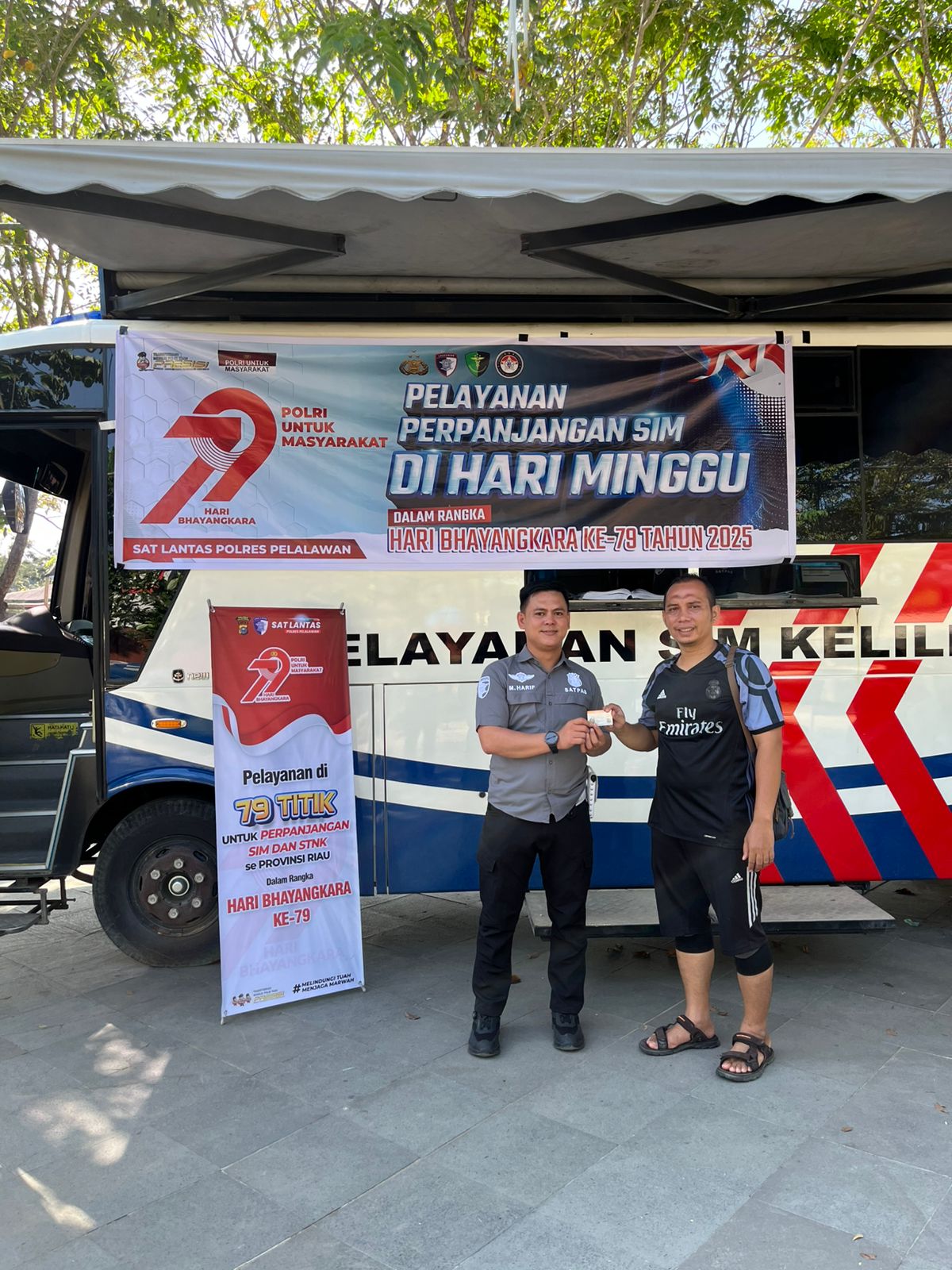 Satlantas Polres Pelalawan Giat Pelayanan Bus SIM Keliling Dalam Rangka HUT Bhayangkara Ke 79