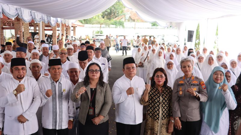 Kapolres Pematangsiantar Hadiri Acara Tepung Tawar Pemulangan Jamaah Haji / Hajah Tahun 1446 H/