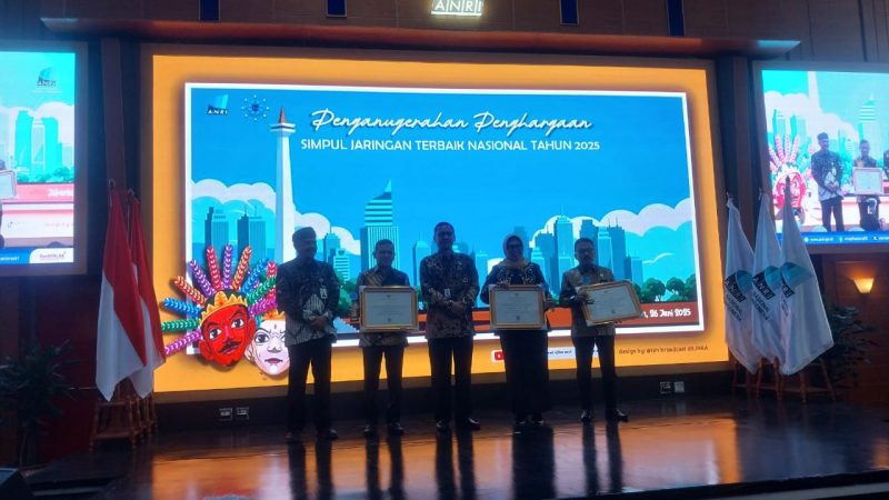 Wagub Aceh Terima Penghargaan Simpul Jaringan Terbaik Nasional 2025
