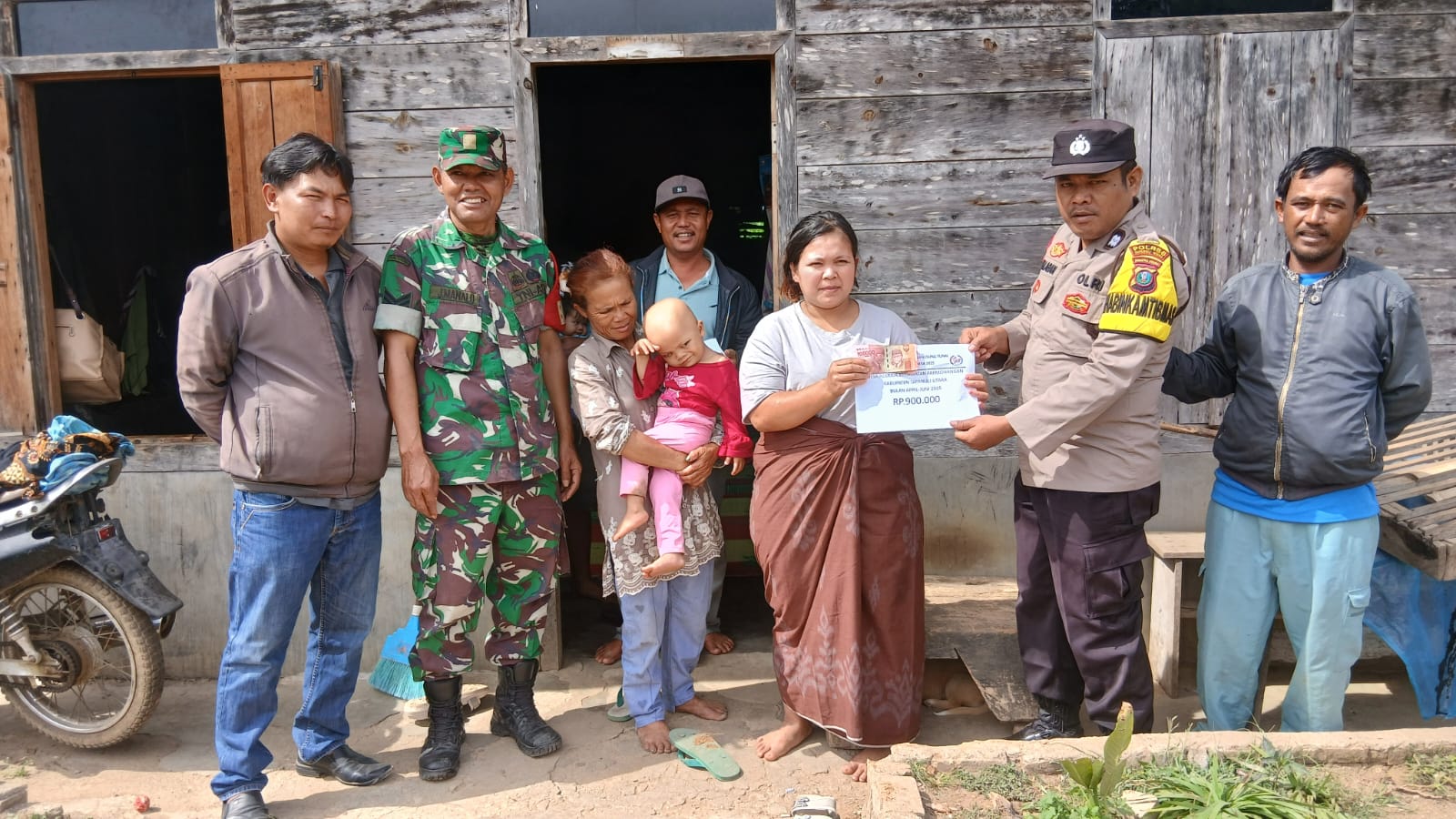 Tiga Pilar Desa Bagikan BLT Dana Desa Kepada 22 KPM