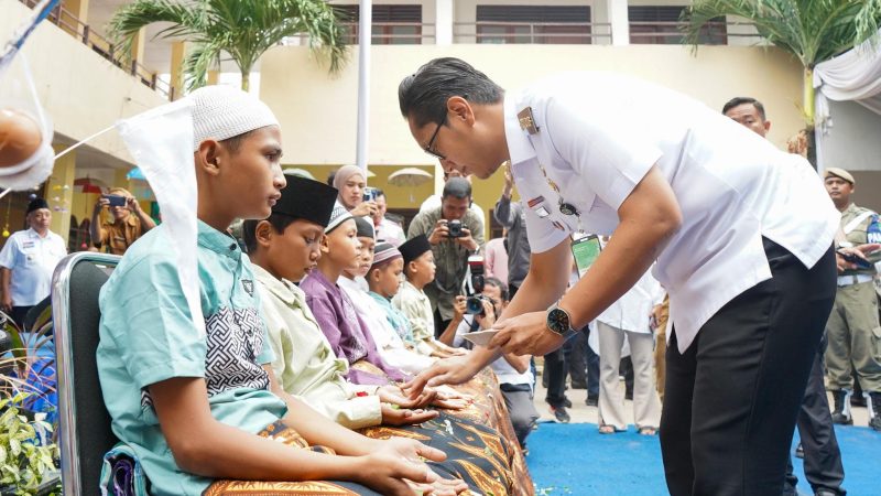 Rico Waas Tepungtawari Peserta Khitanan Massal Kecamatan Medan Barat