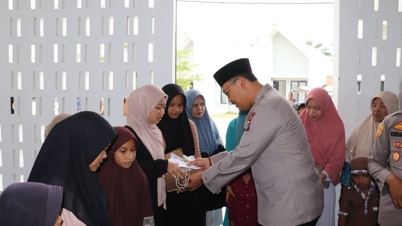 Wujud Kepedulian Polri, Kapolres Langkat Beri Santunan Anak Yatim