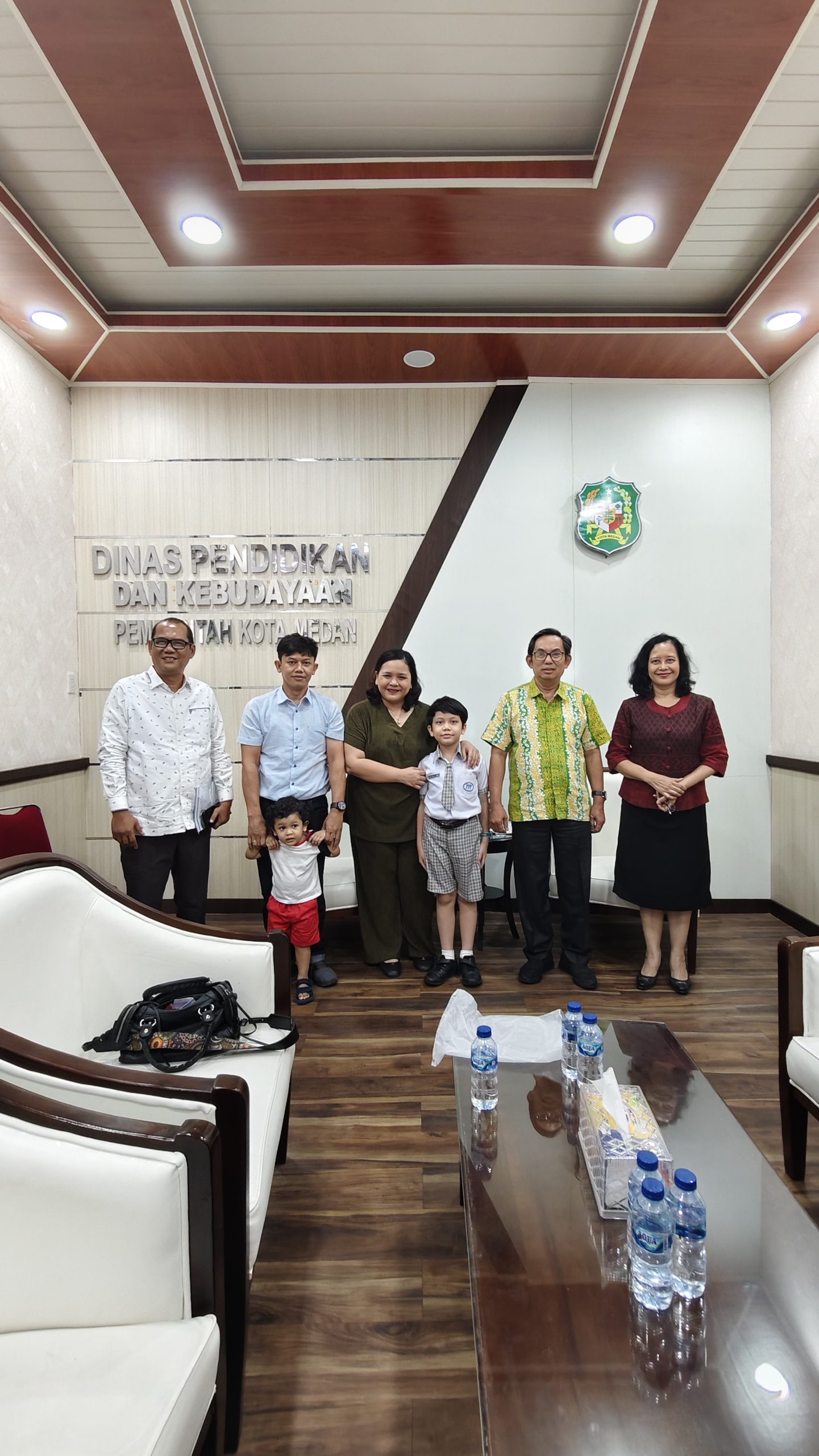 Antonius Tumanggor Bawa Siswa Berprestasi Internasional Audensi ke Kadis Pendidikan dan Kebudayaan Kota Medan