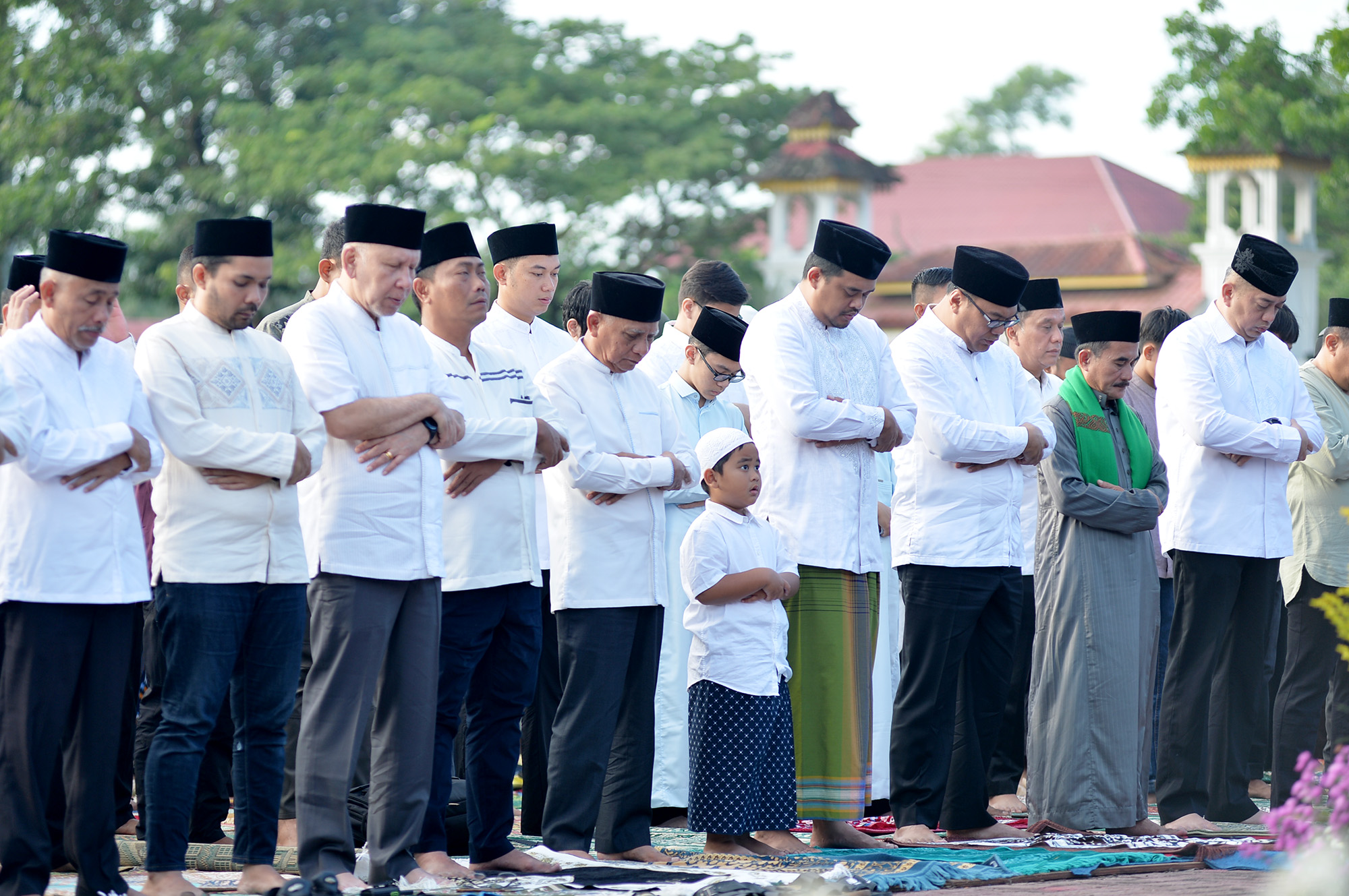 Gubernur Sumut Bobby Nasution dan Wagub Surya  Salat Iduladha 1446 Hijriah Bersama Ribuan Masyarakat Deliserdang