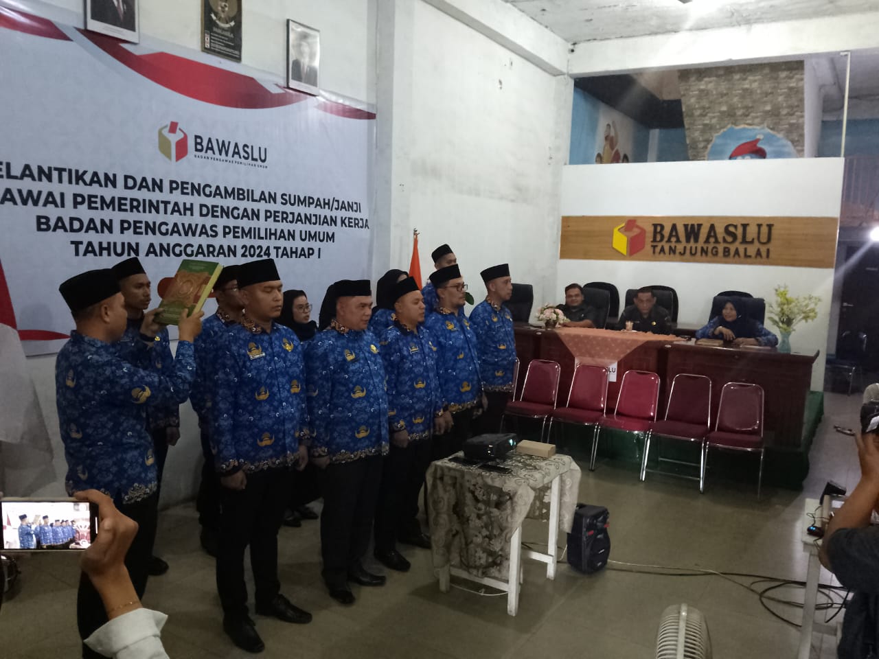 Petugas Bawaslu Kota Tanjungbalai Dilantik