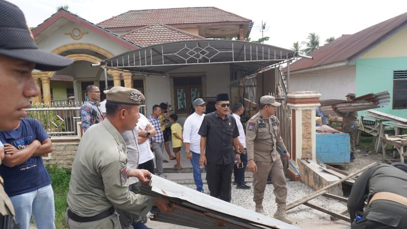 Penertiban Kios Pedagang di Luar Pasar Tradisional Tanjung Pura Berjalan Tertib