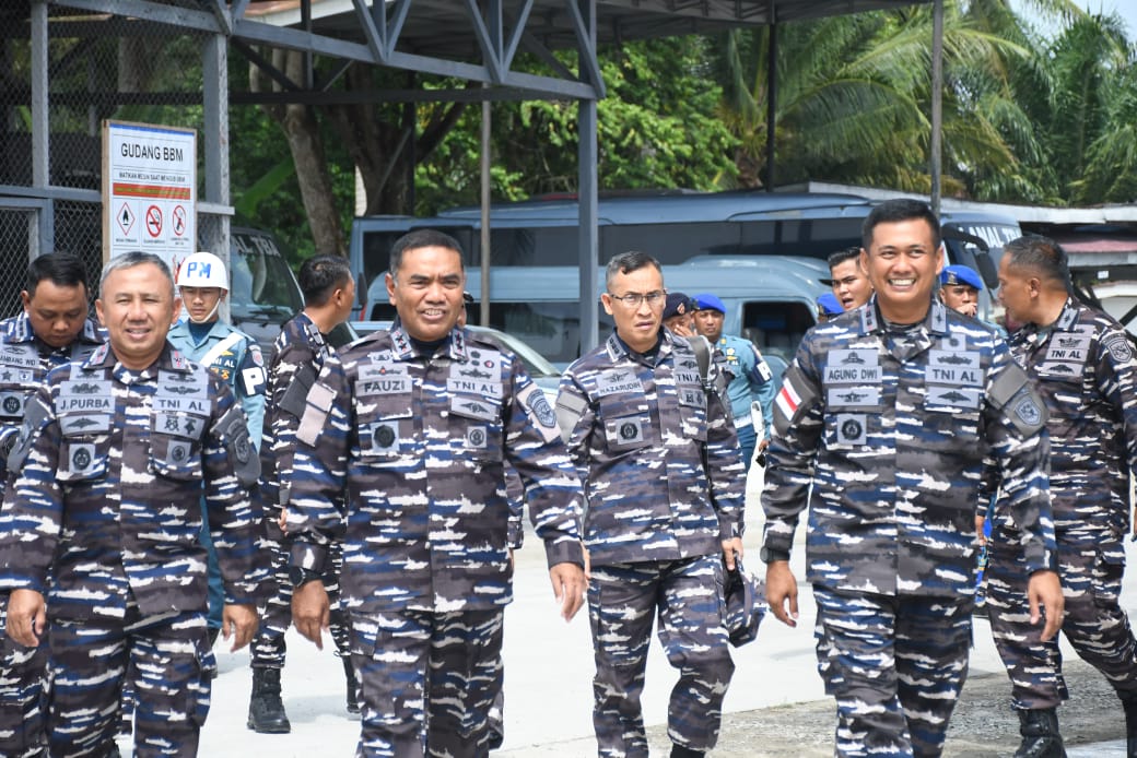 Pangkoarmada I Kunjungi Lanal TBA, Lepas 5.000 Bibit Ikan