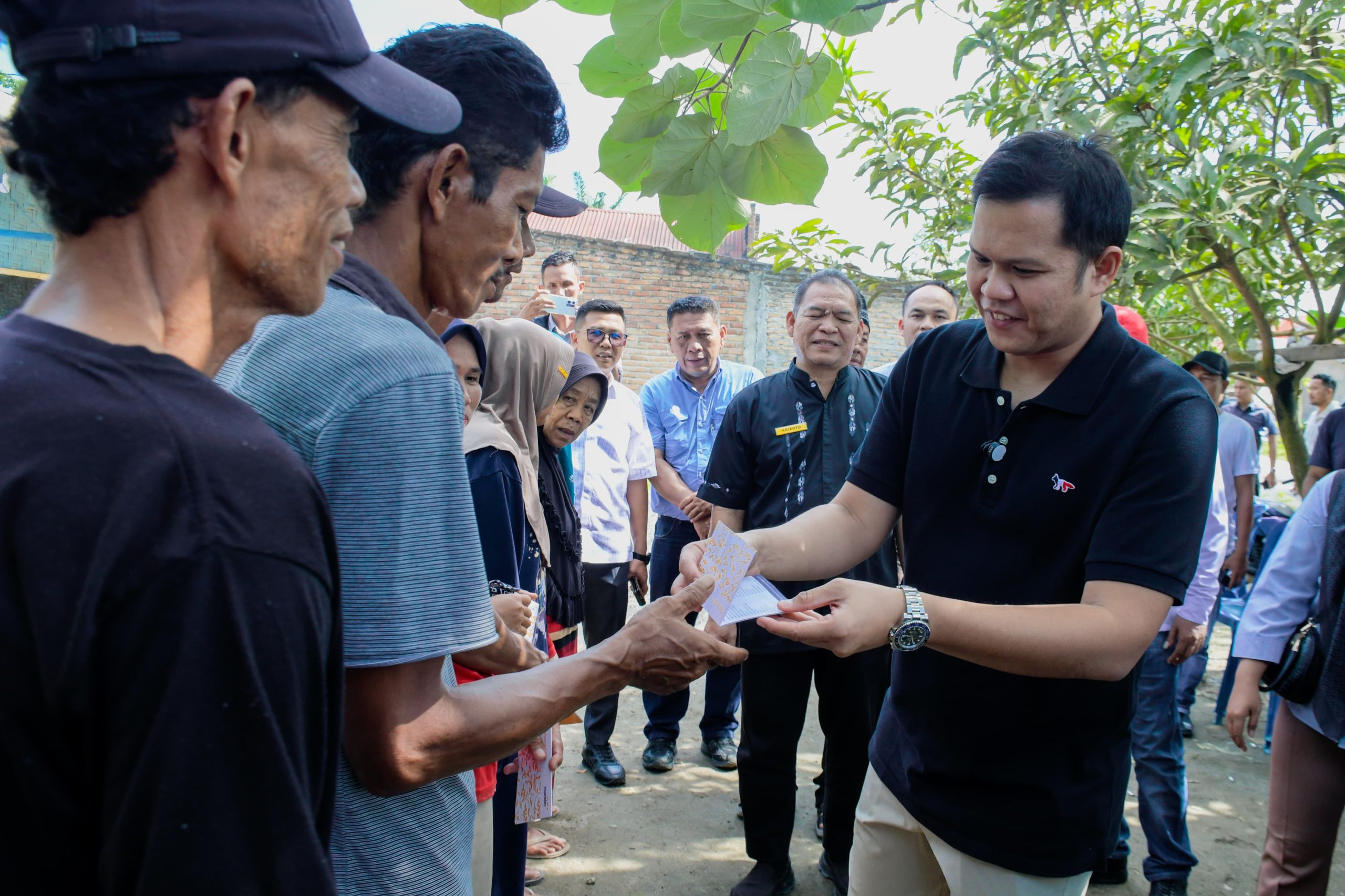 Pemkab Sergai Salurkan Bantuan Kemensos Pada 68 KK Tertimpa Musibah Angin Puting Beliung