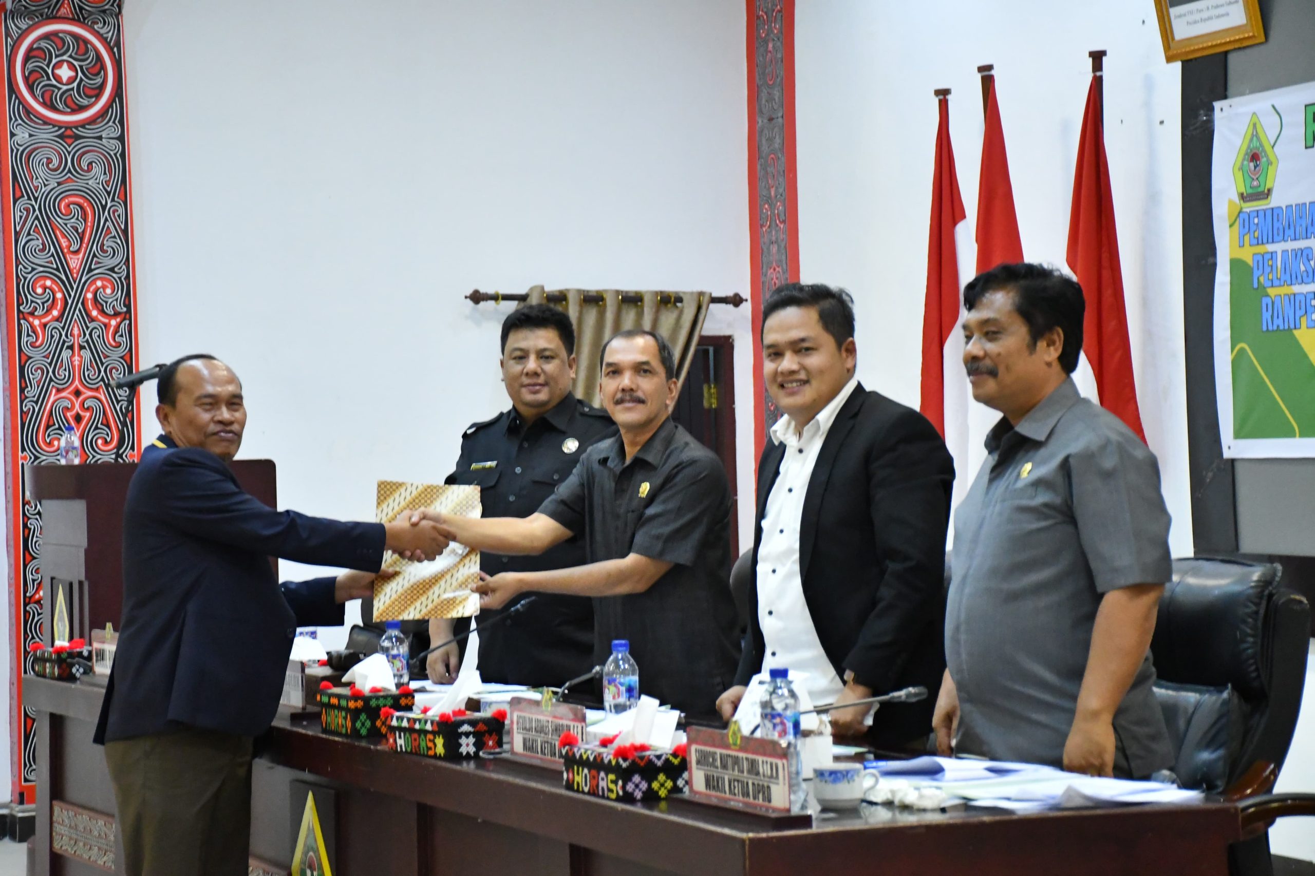 Bupati Samosir Bersama DPRD Tetapkan Tiga Ranperda Menjadi Perda