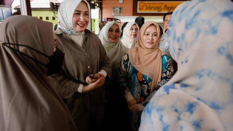 Ny. Marlina Muzakir dan Ny. Mukarramah Fadhlullah Jalin Silaturahmi dengan Diaspora Aceh di Samarinda