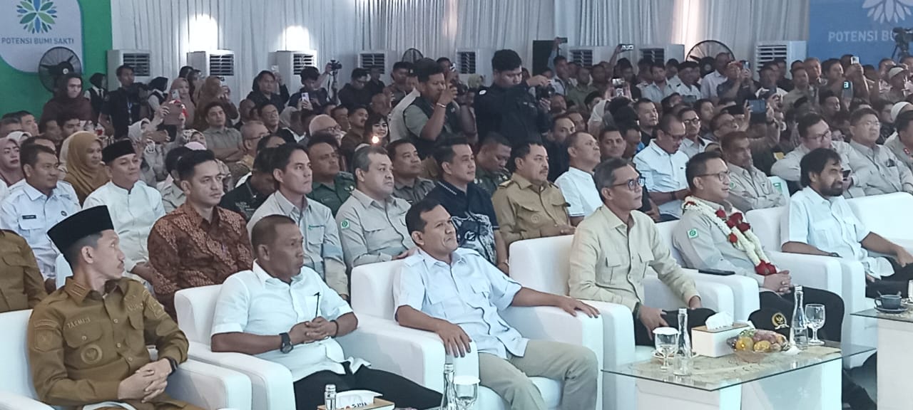 Dukung Industri Daerah, Gubernur dan Wagub Aceh Resmikan Pabrik Karet di Woyla