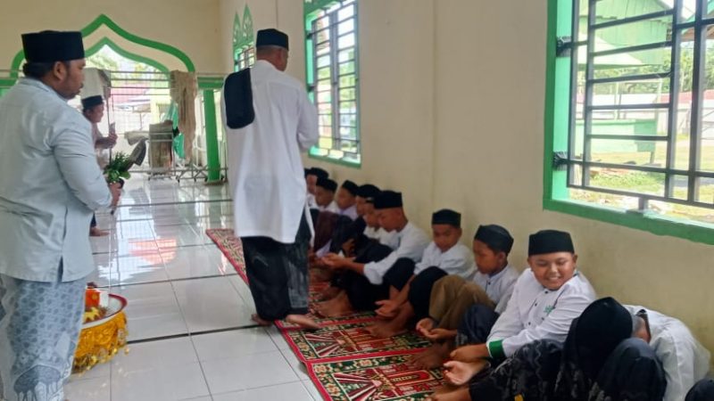 Dayah Pesantren Lubuda AL-Ikhlas Gampong Arongan Tepung Tawari Santri Baru