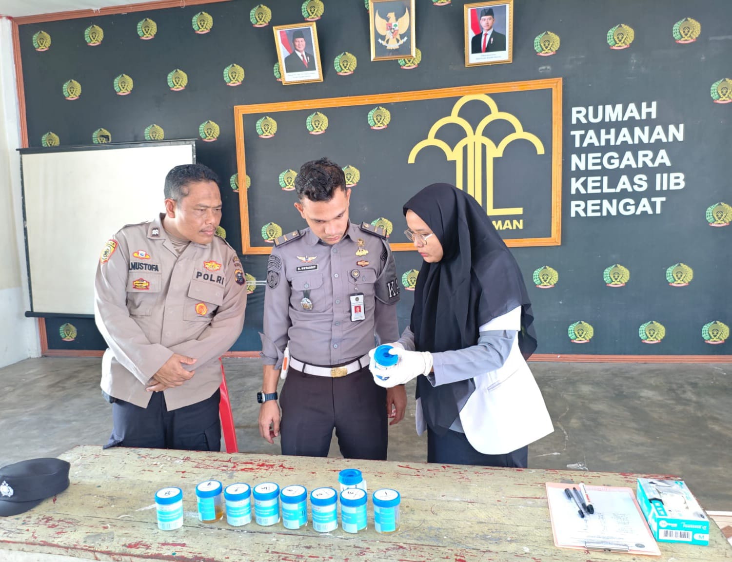 Komitmen Bersinar,Rutan Kelas IIB Rengat Tes Urine Petugas dan Warga Binaan