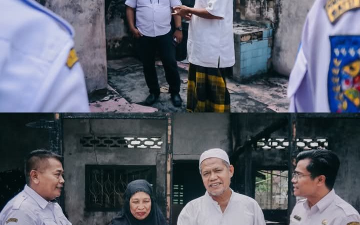 Disdukcapil Batu Bara Serahkan Dokumen Kependudukan Kepada M. Alimuddin Nasution Korban Kebakaran Rumah
