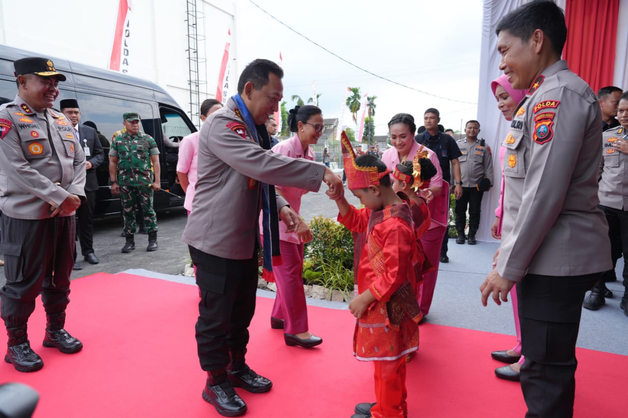 Kapolri Bersama Ketum Bhayangkari Hadiri Prosesi Groundbreaking Pembangunan 29 SPPG Jajaran Polda Sumut
