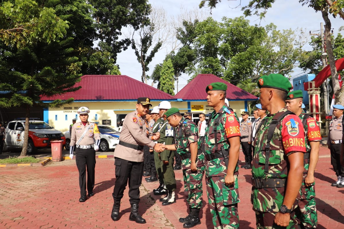 Kapolres Langkat Polda Sumut Pimpin Apel Gelar Pasukan Ops Kepolisian Patuh Toba 2025