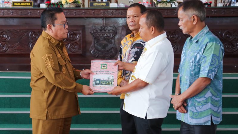 Wali Kota Wesly Silalahi Terima Penyerahan Pokok-pokok Pikiran Hasil Reses I DPRD Kota Pematangsiantar Tahun 2025