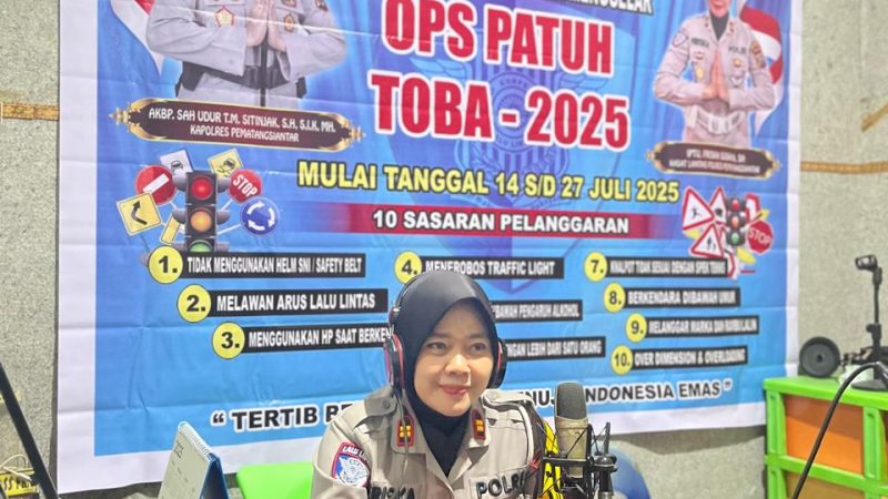 Kasat Lantas Polres Pematangsiantar Sosialisasi Operasi Patuh Toba 2025 di Radio BossFM