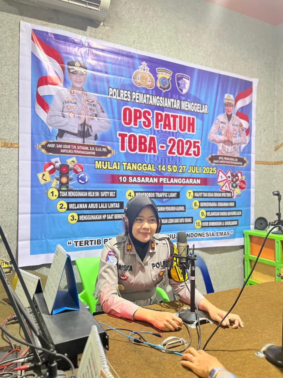 Kasat Lantas Polres Pematangsiantar Sosialisasi Operasi Patuh Toba 2025 di Radio BossFM