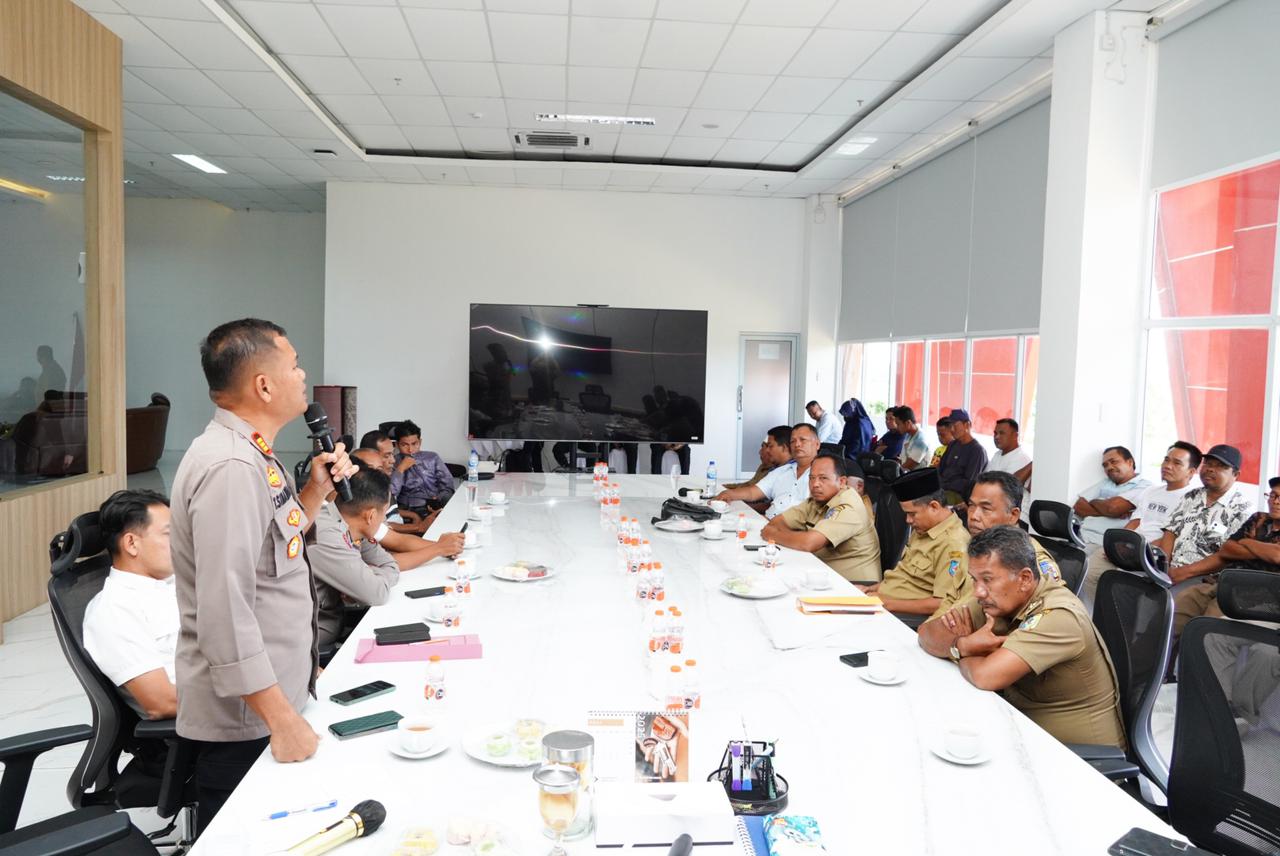 Bupati Baharuddin Siagian Gelar FGD dengan Agen Sawit, Upaya Sejahterakan Para Petani Sawit