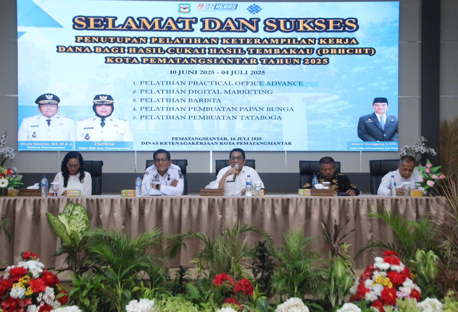 Mewakili Wali Kota, Asisten Perekonomian dan Pembangunan Tutup Pelatihan Keterampilan Kerja Penggunaan Dana Bagi Hasil Cukai Hasil Tembakau Kota Pematangsiantar Tahun 2025