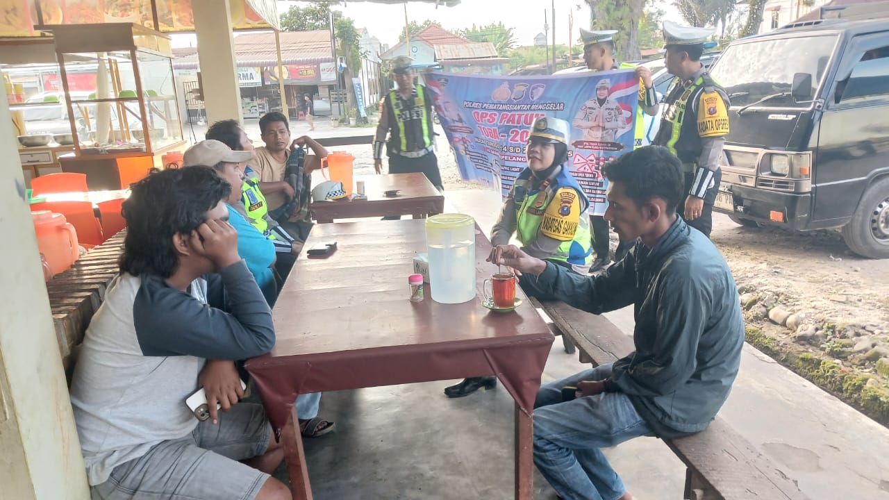 Kasat Lantas Polres Pematangsiantar Laksanakan Sosialisasi Operasi Patuh Toba 2025 di Jalan Parapat